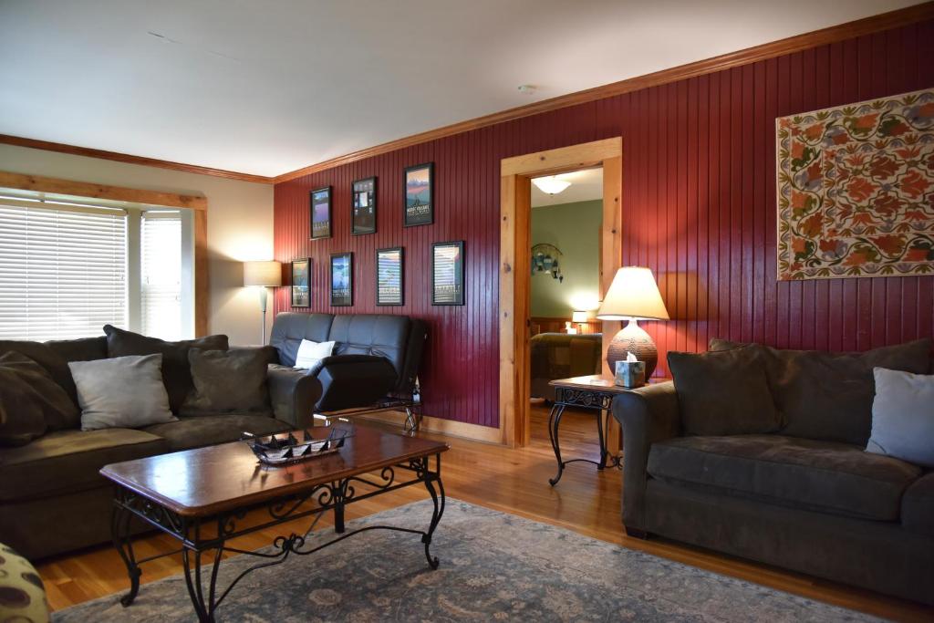 a living room with couches and a coffee table at The McCloud Vacation Home on Mt Shasta, Sleeps 13 in McCloud
