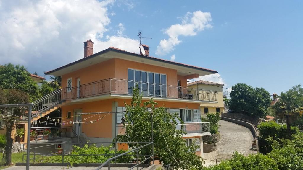 Budova, v ktorej sa apartmán nachádza