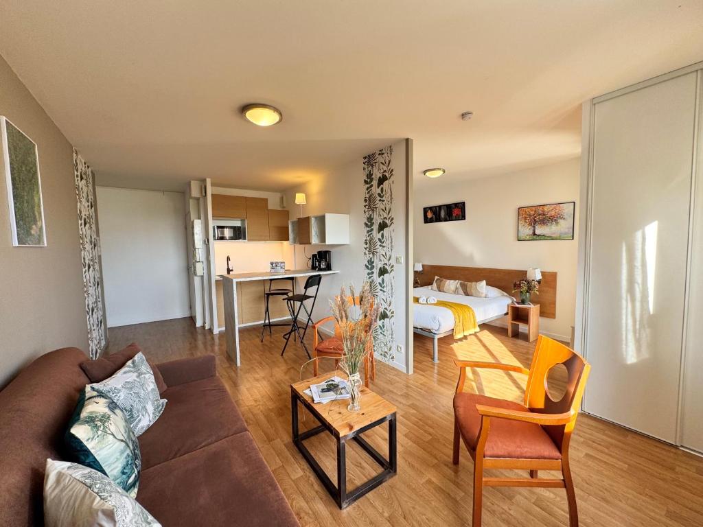 Η κουζίνα ή μικρή κουζίνα στο Le Saint Jean, Ouest de Rennes, avec balcon et stationnement