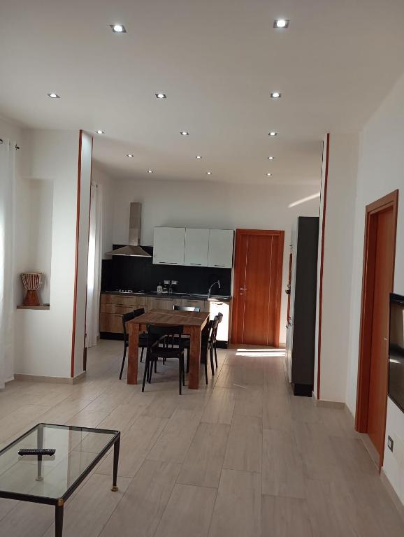 a kitchen and dining room with a table and chairs at Casa Letizia in Bernalda