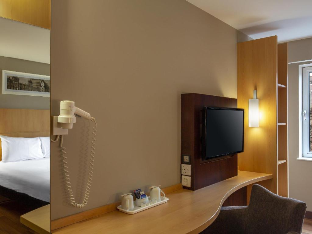 ibis Belfast Queens Quarter - Double Room - Disability Access