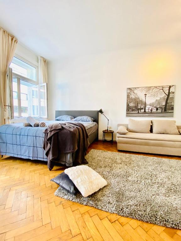 Affordable Room in Villa, With Garden & Parking