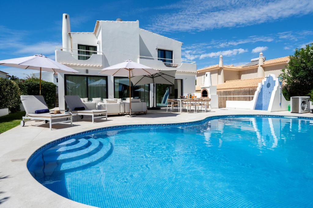 Villa Cyan by SAPvillas