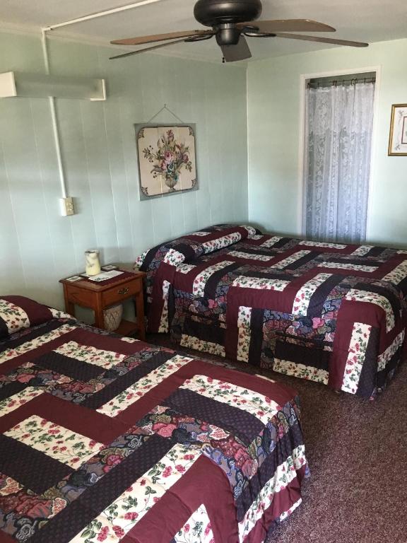 Crosswinds Motel photo