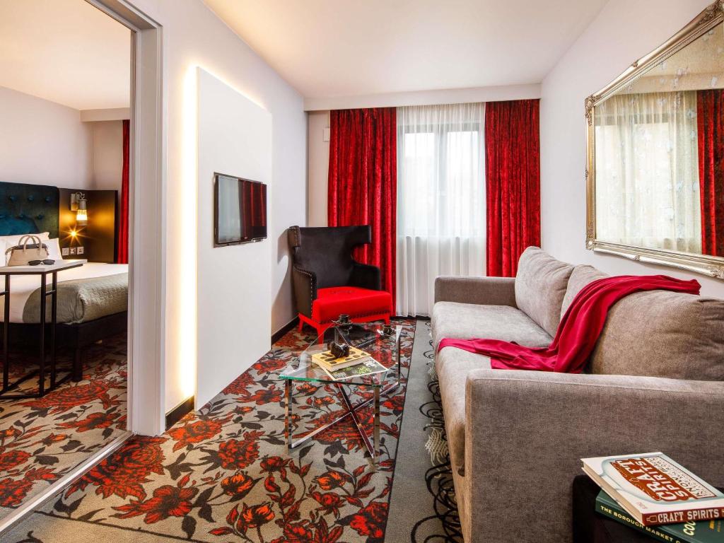 
Superior Suite with 1 queensize bed and sofa
