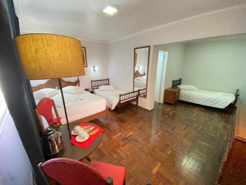 Postel nebo postele na pokoji v ubytování Nuevo Hotel