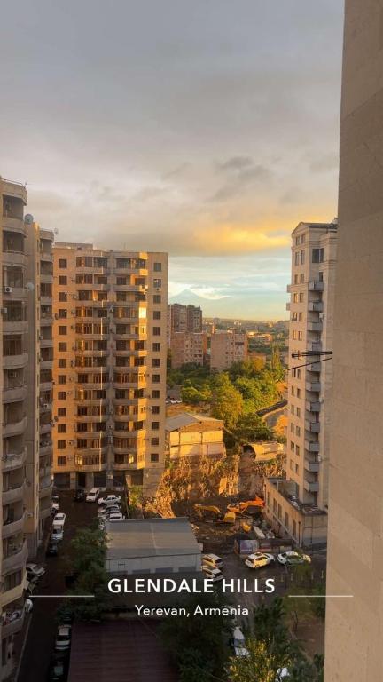 امکانات Modern Central Apartment with Balcony & Ararat View, 3 Min Walk to Republic Square - تصویر ۴