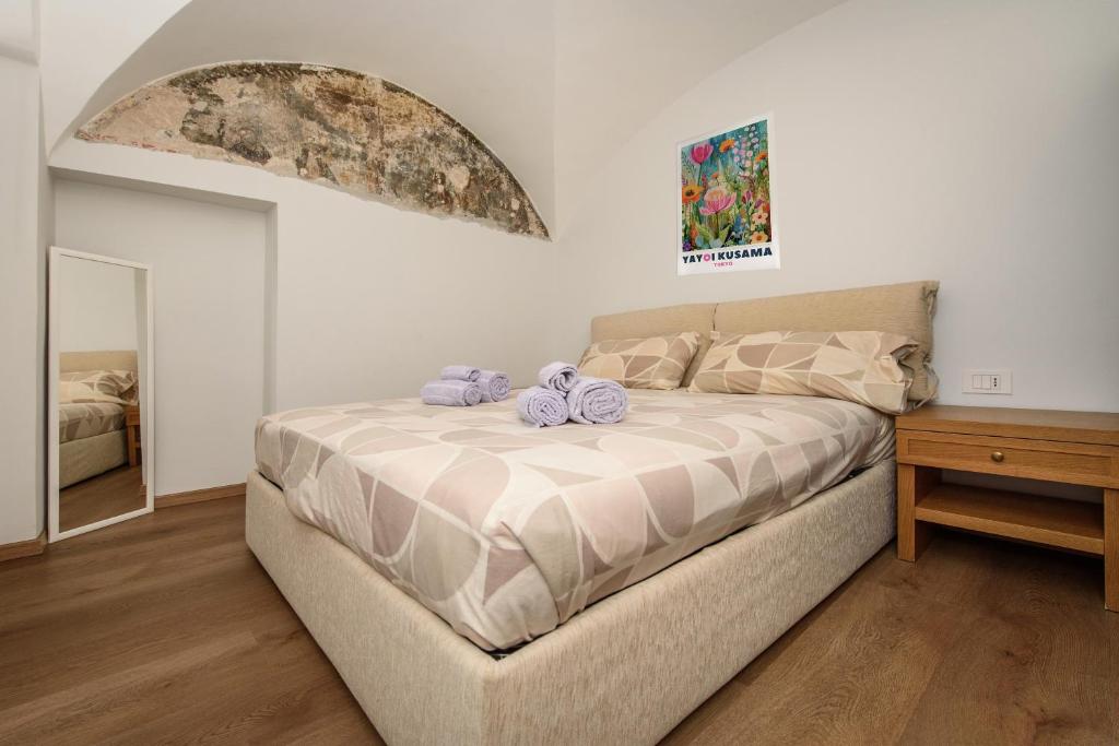 Ένα ή περισσότερα κρεβάτια σε δωμάτιο στο Aosta Centro Storico - Yayoi Apartment Netflix & Relax