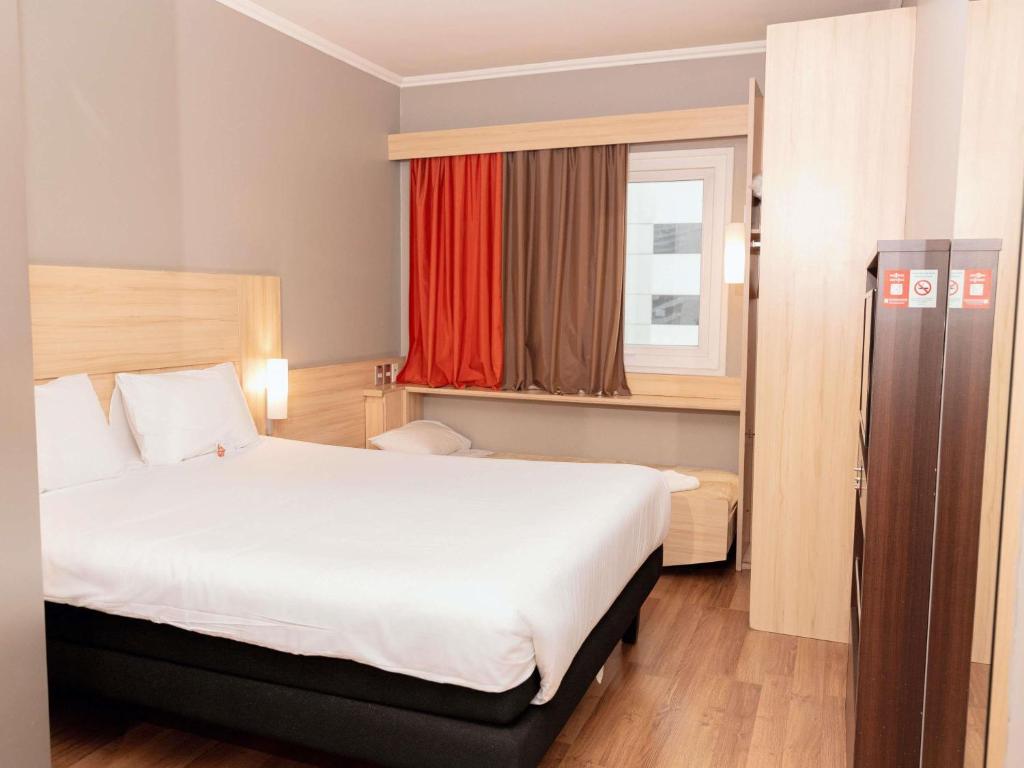 Travel Proud Sustainability certification ibis Santiago Las Condes - Habitación Queen Estándar Con Cama Para Niño