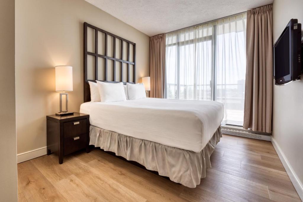 
One Bedroom King Suite
