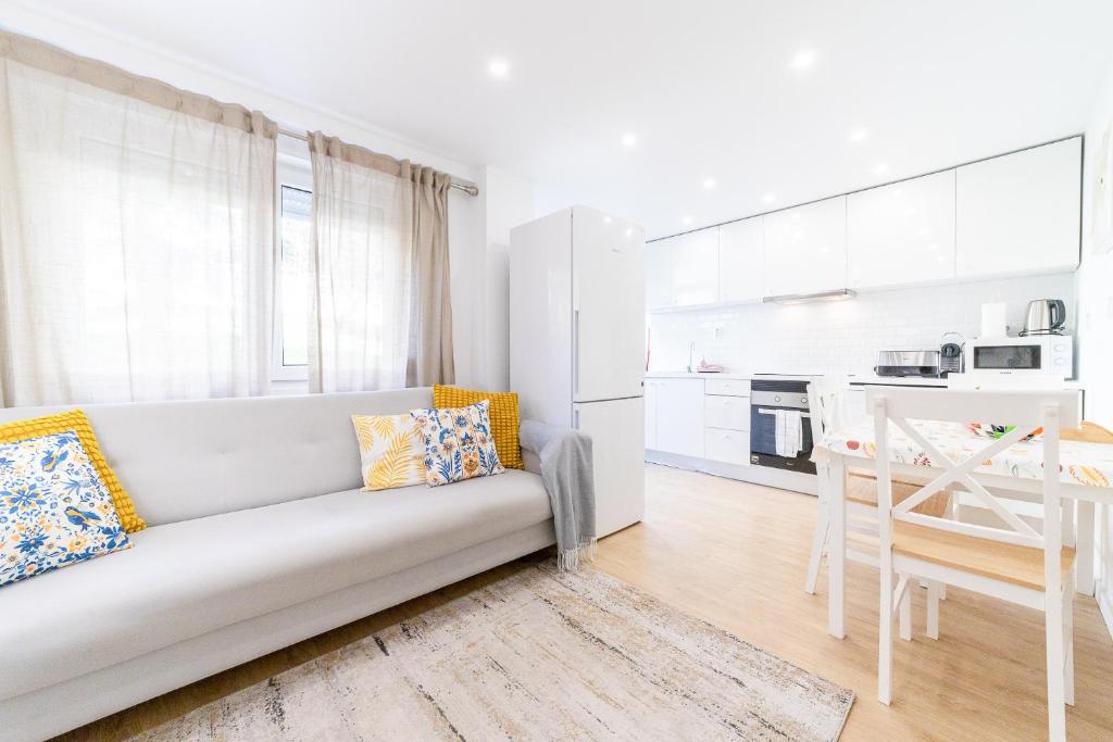 Kuchyň nebo kuchyňský kout v ubytování Artistic 2-bedroom apartment with courtyard