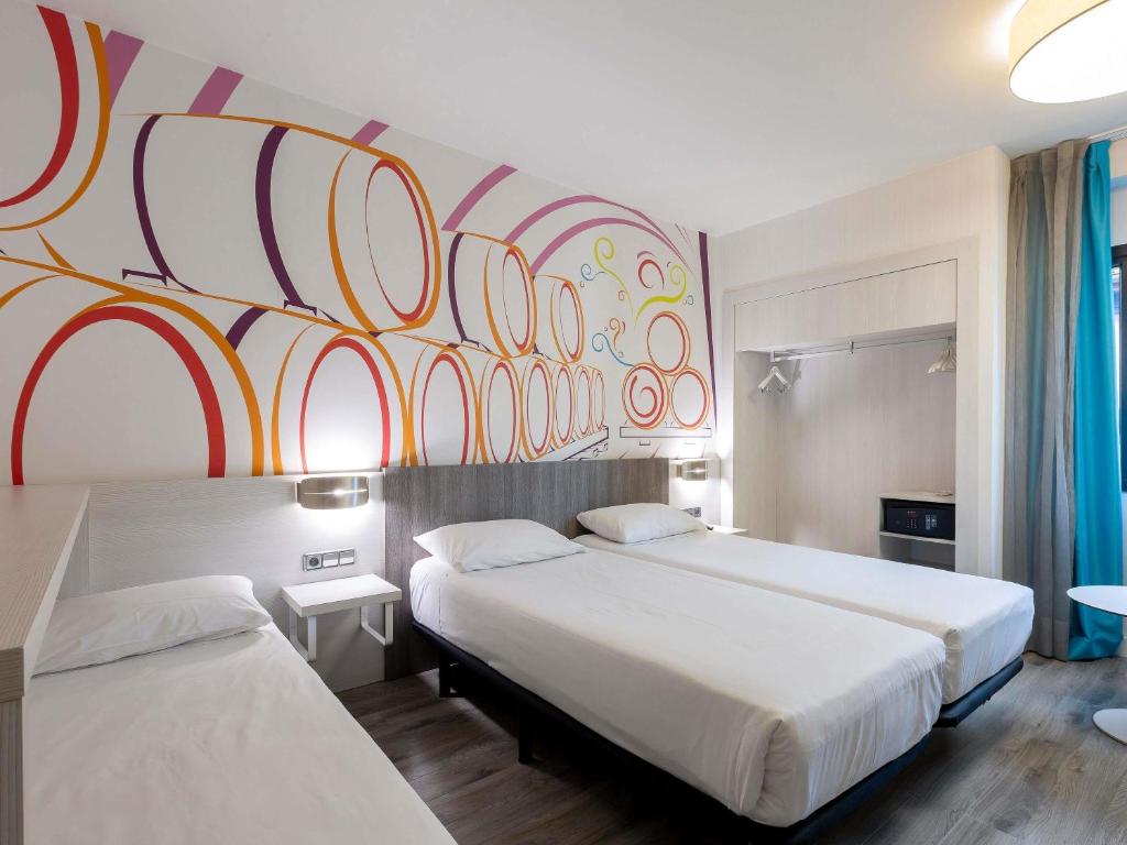 Ibis Styles Madrid Prado - Resim 23