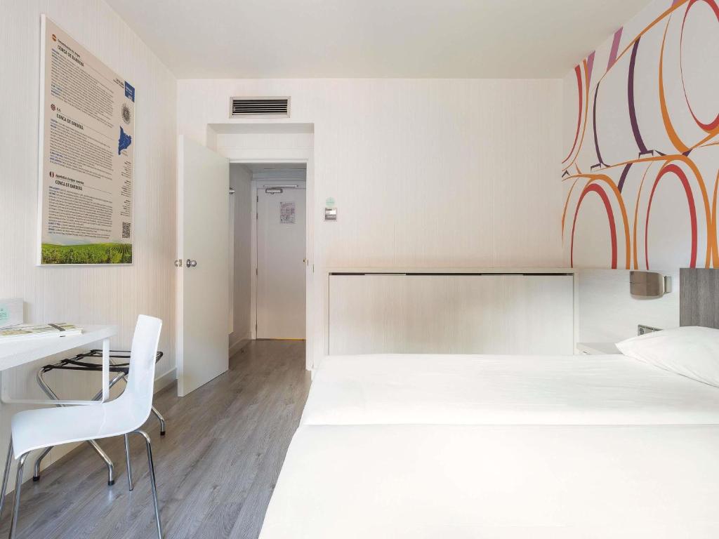 Ibis Styles Madrid Prado - Resim 24