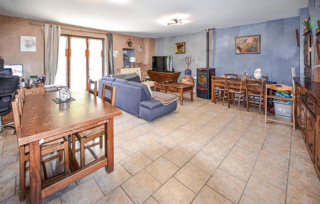 Grande Maison - Five-Bedroom Holiday Home
