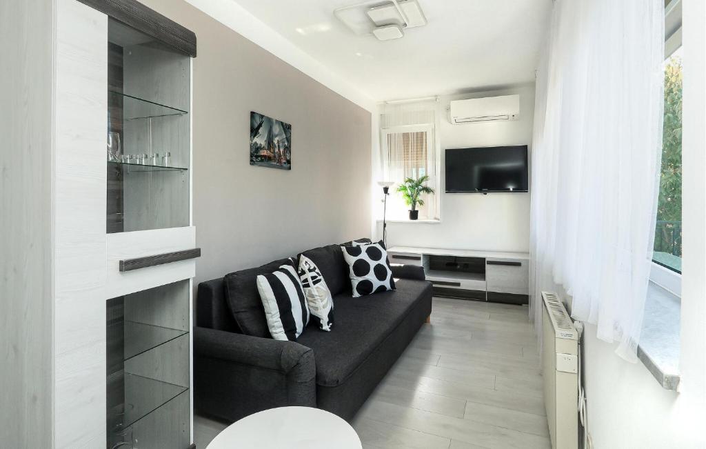 2 Bedroom Beautiful Apartment In Rijeka
