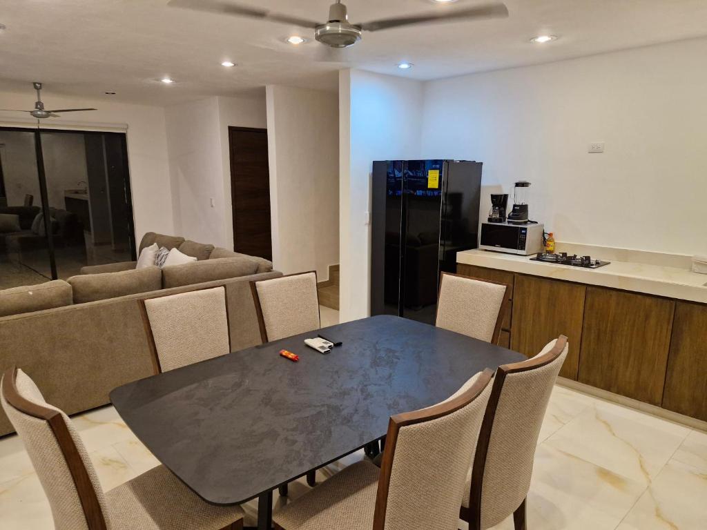 Kuchyň nebo kuchyňský kout v ubytování Jungle and Beach Cottage