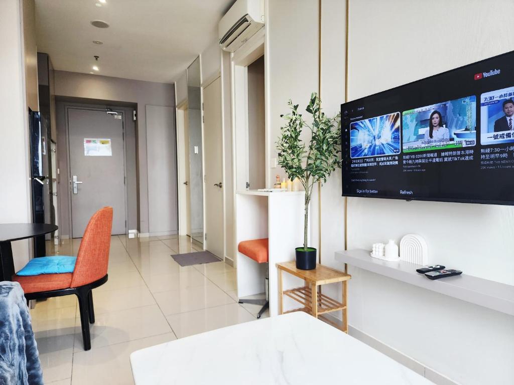 Μια τηλεόραση ή/και κέντρο ψυχαγωγίας στο Hill10 ICity Homestay by Define Suite 344