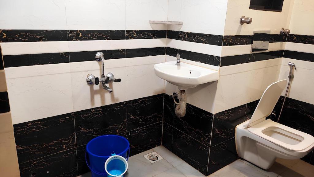 Ванная комната в Welcome Inn Dormitory & PG Male And Female