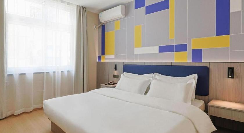 Postel nebo postele na pokoji v ubytování 7 Days Inn Tianjin Anshan West Road Tianjin University