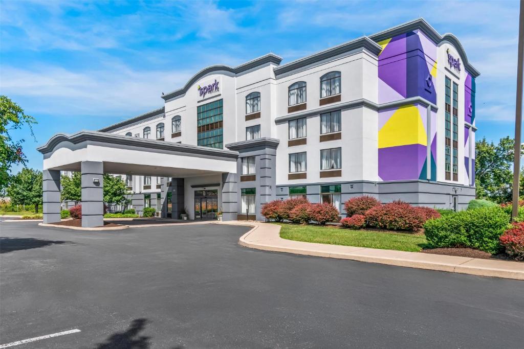 a rendering of the front of the hotel at Spark by Hilton Mechanicsburg in Mechanicsburg