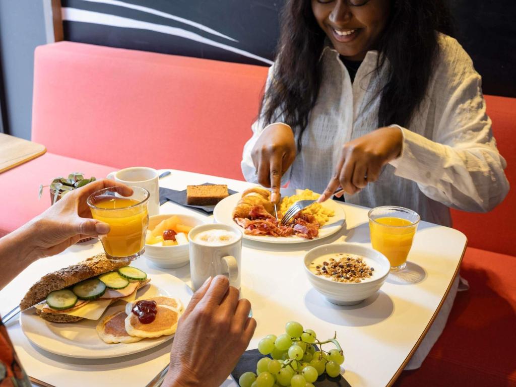 ibis Rotterdam City Centre - Resim 9