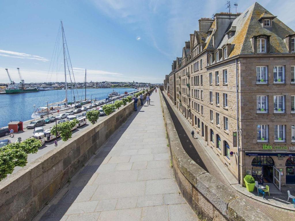 a building on a wall next to a body of water at ibis Styles Saint Malo Centre Historique in Saint Malo
