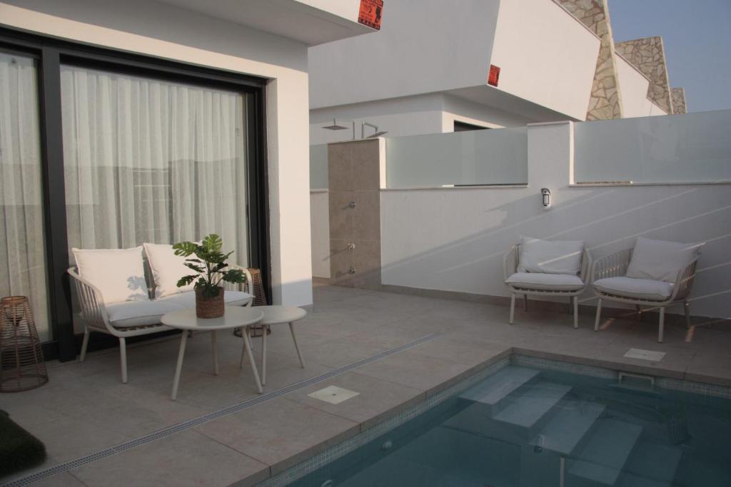 Πισίνα στο ή κοντά στο Casa Endamar Vakantiewoning met privézwembad in San Javier
