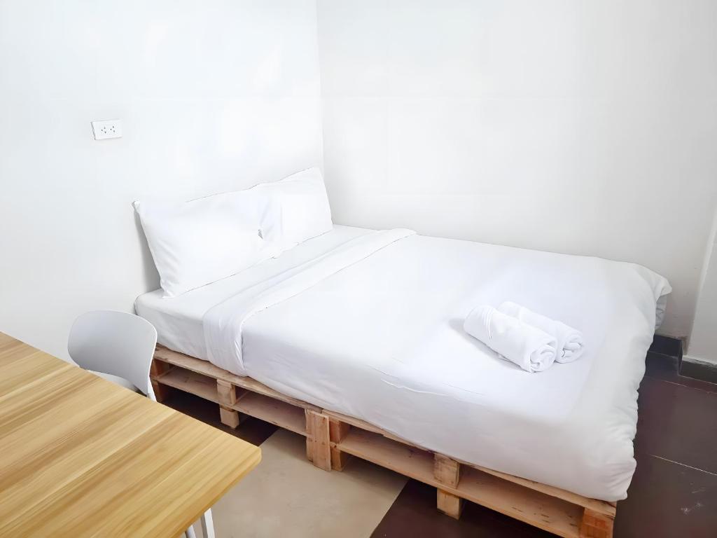 Postel nebo postele na pokoji v ubytování XX The Hidden Khaosan Road BKK - เดอะ ฮิดเด้น ตรอกข้าวสาร