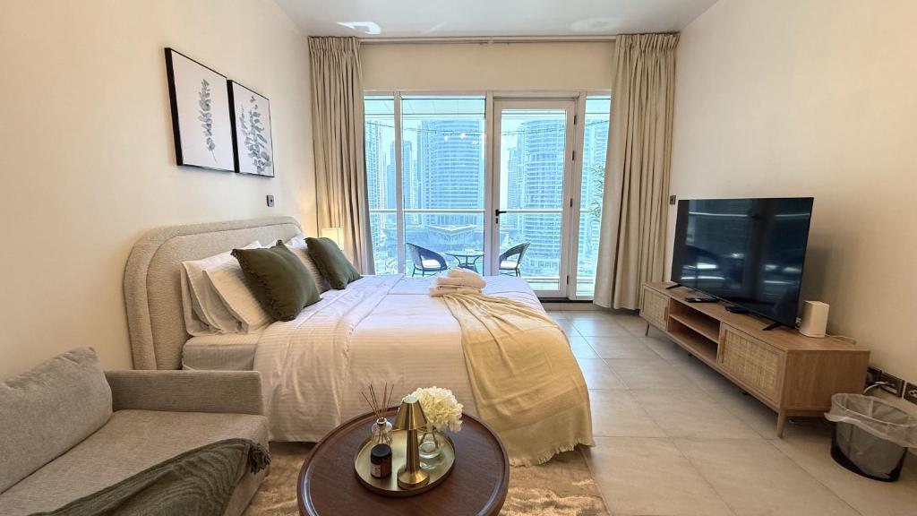 Studio with Amazing Lake Views in Arch Tower, JLT, Дубай (актуальные ...