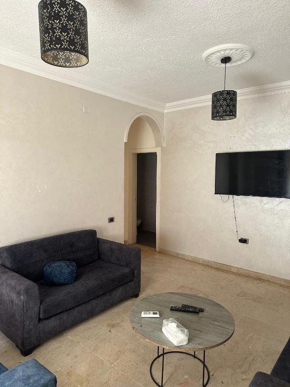 Televisyen dan/atau pusat hiburan di الجبيهة 2 نوم aljubiha apartment
