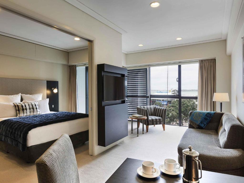 
One-Bedroom Queen Suite with Marina View
