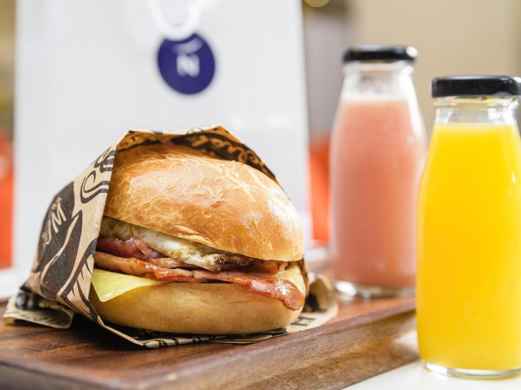 Novotel Newcastle Beach - Resim 41