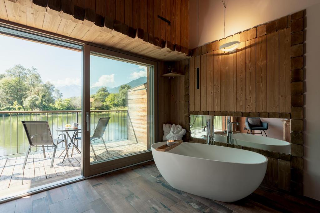 Il Laghetto Hotel - Deluxe Double Room With Bath