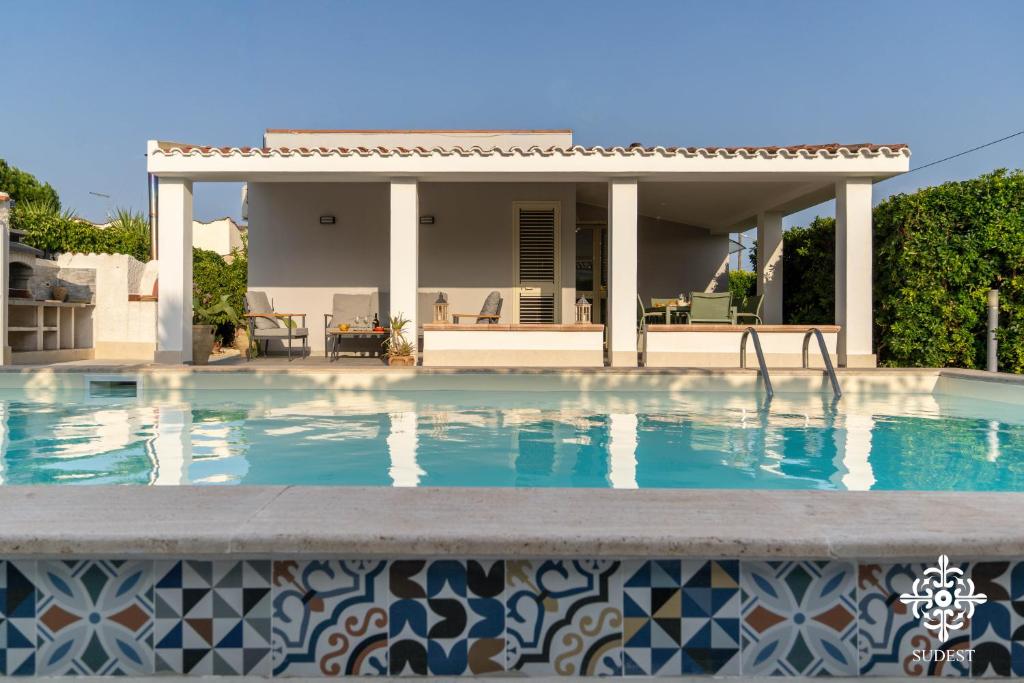 Πισίνα στο ή κοντά στο Villa Due Mari - Seaside retreat with private pool