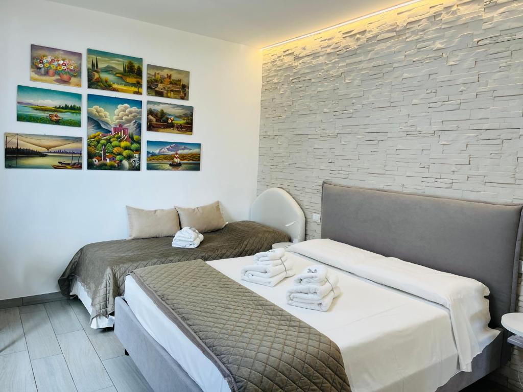 a bedroom with a bed and a brick wall at Garda Art&City - near Sigurtà and Borghetto in Valeggio sul Mincio