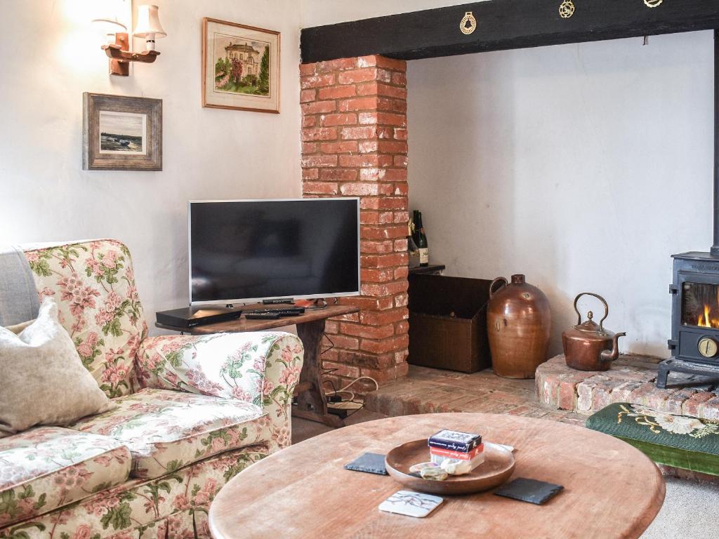 Televiisor ja/või meelelahutuskeskus majutusasutuses Cricketers Cottage