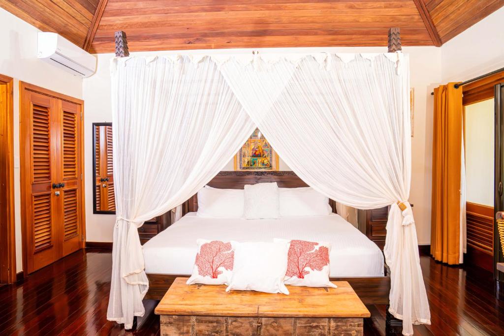 Giường trong phòng chung tại ANTIGUA RESIDENCE - 1102 - Beach Cottage