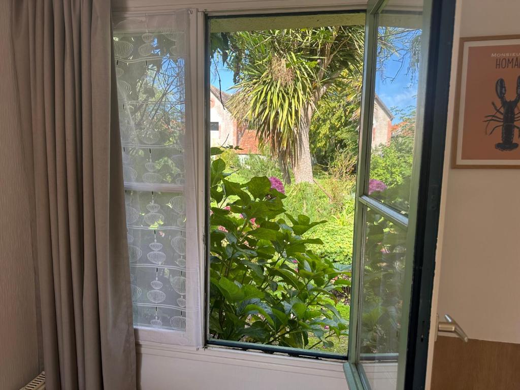 Logis Hôtel La Demeure du Perron - Twin Room With Garden View