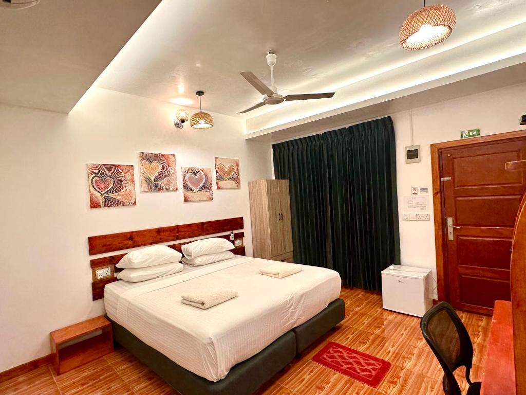 Thoddoo Island Life - 13