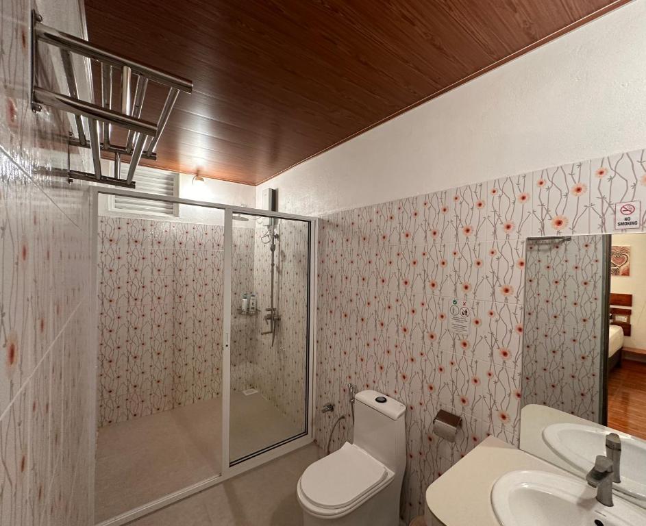 Thoddoo Island Life - 14