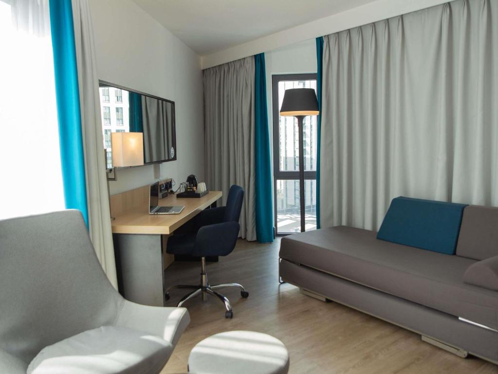 
Executive Queen Room with Sofa
