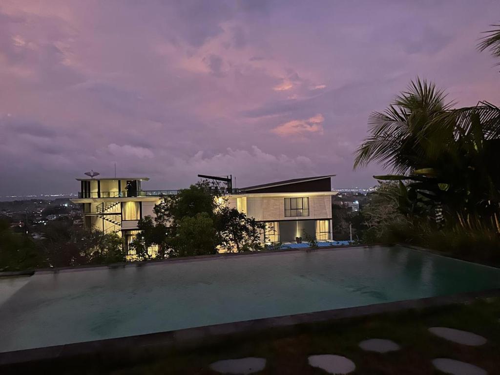 Swimmingpoolen hos eller tæt på Casavina Villa Bali