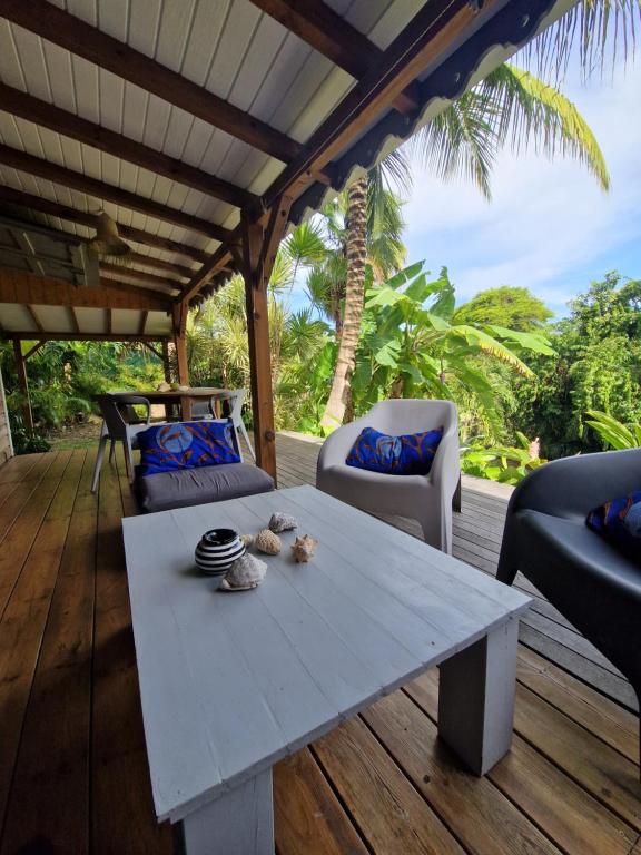 Posezení v ubytování Ti Kaz à Suzy près de la plage - Makiese Resort