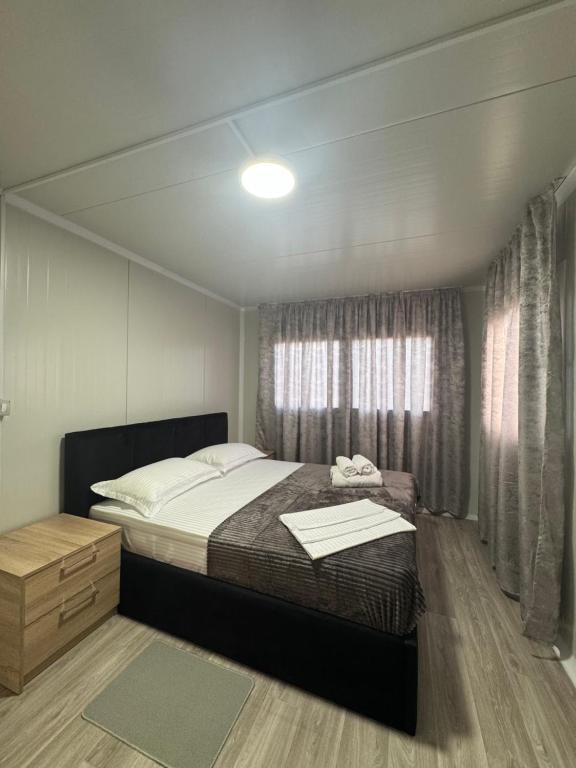 Ένα ή περισσότερα κρεβάτια σε δωμάτιο στο Dreamland Houses Shkoder