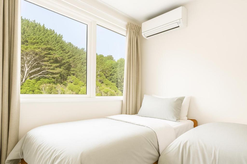 Skyline Sanctuary - Entire Aparment with Luxe Views, Espresso and Parking