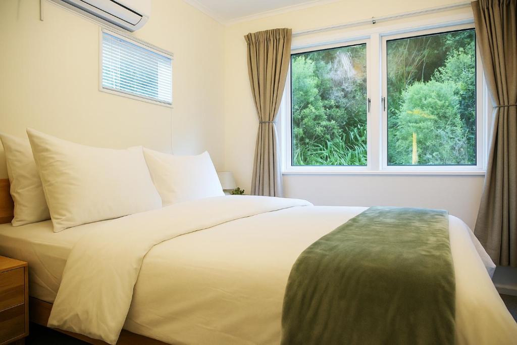 Skyline Sanctuary - Entire Aparment with Luxe Views, Espresso and Parking - Resim 9