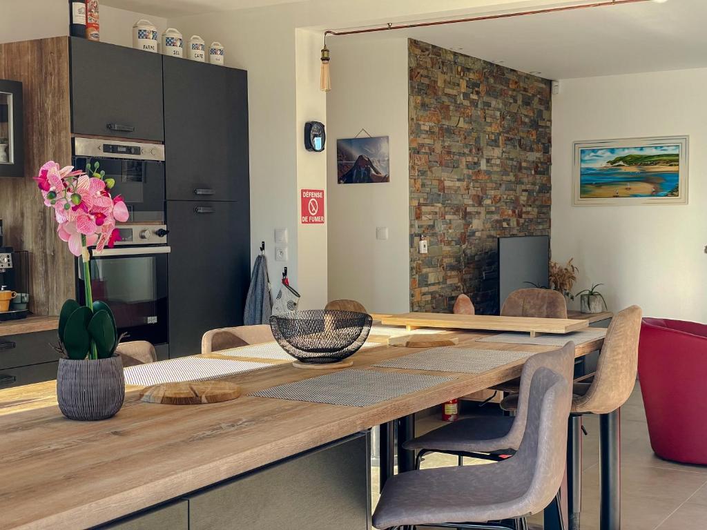 Η κουζίνα ή μικρή κουζίνα στο Chez L'Aviateur