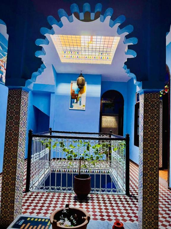 a room with a blue wall and a ceiling at Hostel Znika Chefchaouen in Chefchaouen