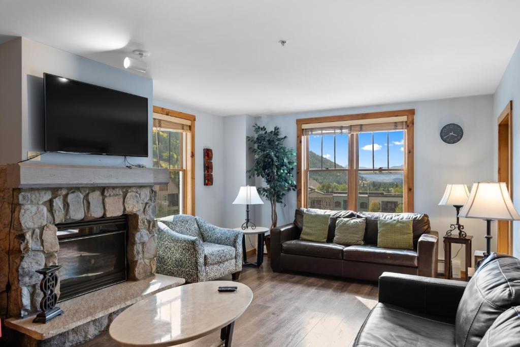 a living room with a couch and a fireplace at Buffalo Lodge #8392 in Keystone