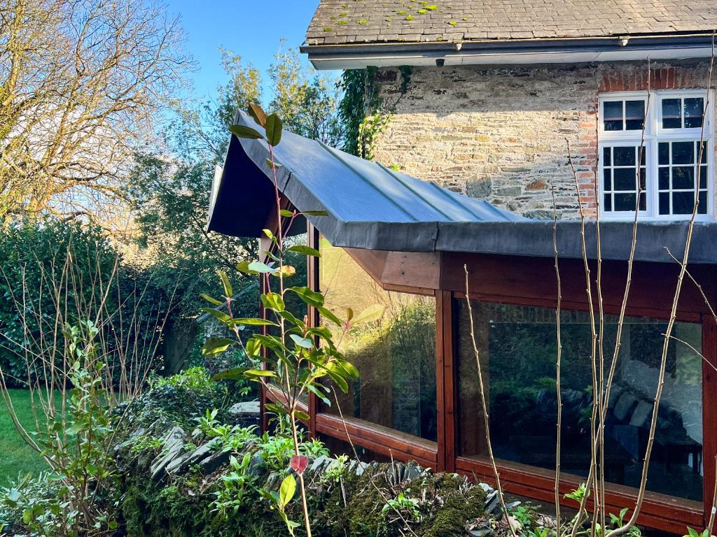 a glass house with a roof on top of it at Anran Manor - Uk50366 in Newton Abbot